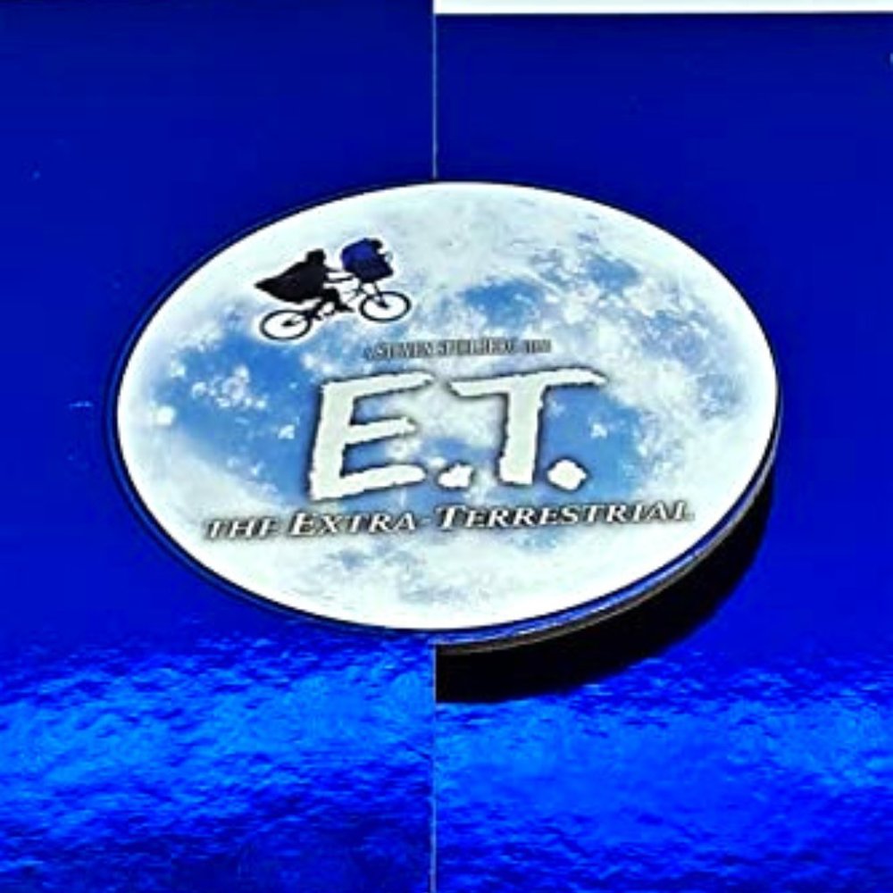 E.T. Ultimate Gift Set (DVD, book, Soundtrack CD, and limited edition Sentype)